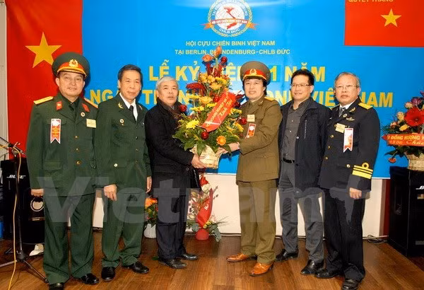 Le 71e anniversaire de l’Armée vietnamienne célébré en Allemagne et en Inde ảnh 1