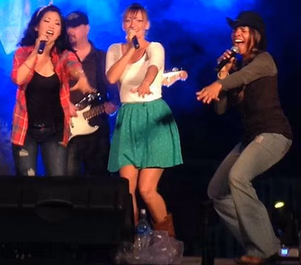 Le groupe de musique country Blended 328 se produira au Vietnam ảnh 1