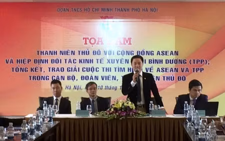 Les jeunes Hanoïens se renseignent sur la Communauté de l’ASEAN et le TPP ảnh 1