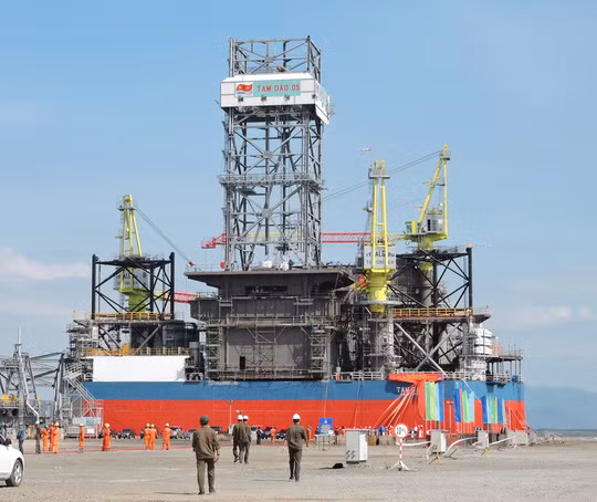 Mise à l'eau de la plate-forme pétrolière auto-élévatrice Tam Dao 05 ảnh 1