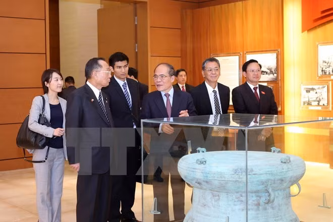 Le président de la Chambre des conseillers du Japon achève sa visite au Vietnam ảnh 1