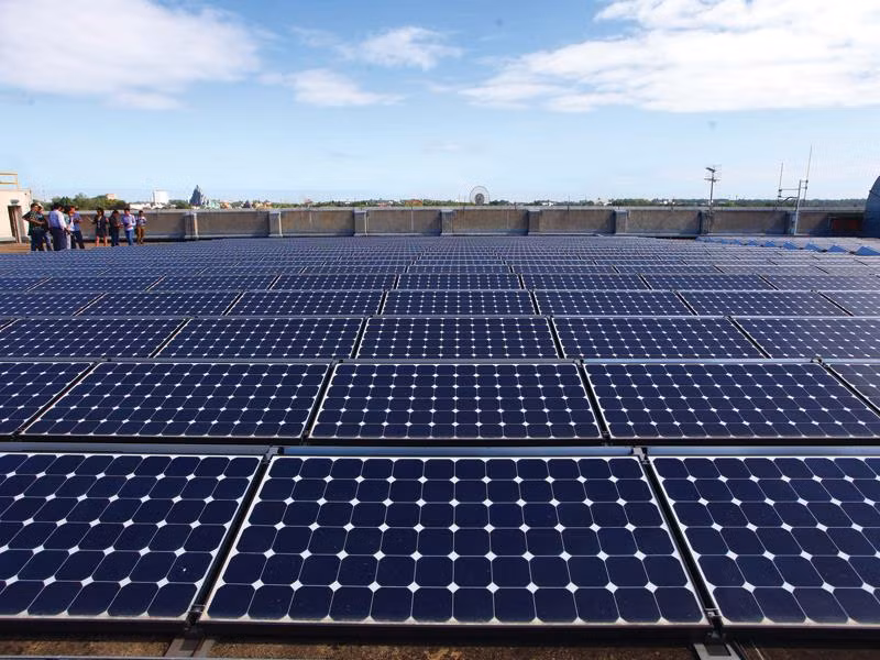 Des milliards de dollars pour des projets d'énergie solaire au Vietnam ảnh 1