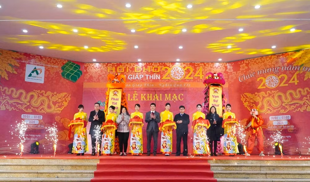 Ouverture de la foire du printemps de l’Année du Dragon 2024 à Hanoï ảnh 1