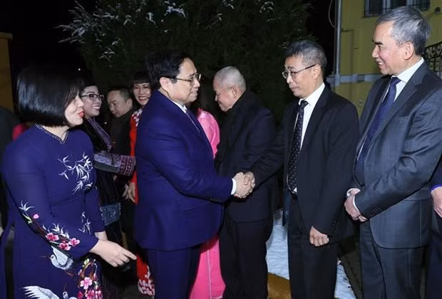 Le PM Pham Minh Chinh rencontre la communauté vietnamienne en Hongrie ảnh 1
