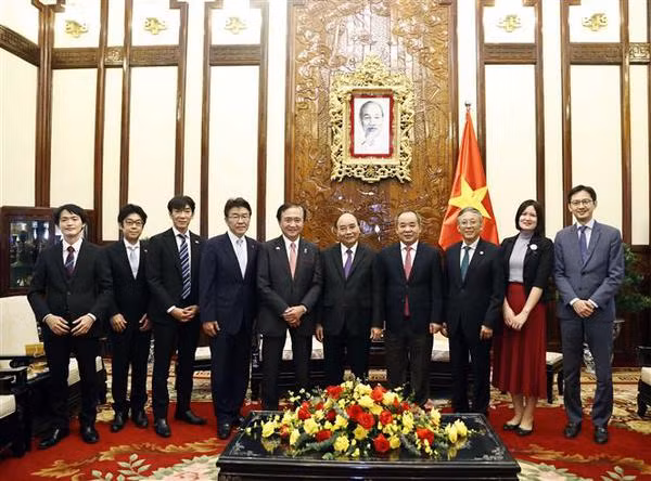 Le président Nguyen Xuan Phuc reçoit le gouverneur de la préfecture de Kanagawa (Japon) ảnh 1