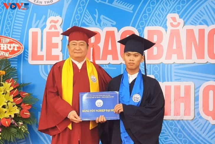 Huynh Thanh Nha, un enseignant du peuple ảnh 2 Huynh Thanh Nha, un enseignant du peuple ảnh 2