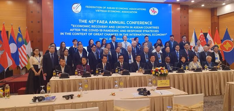 Discussion des solutions pour la croissance économique de l’ASEAN après le COVID-19 ảnh 1