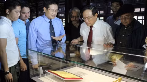 Exposition du trésor impérial de la dynastie des Nguyên à Huê ảnh 1