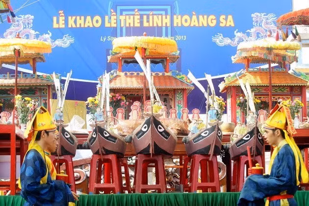 Cérémonie en mémoire des soldats en mission à Hoàng Sa ảnh 1