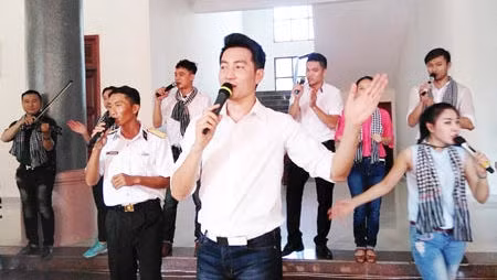 S’orienter vers les soldats et les habitants sur l'île de Song Tu Tây ảnh 1