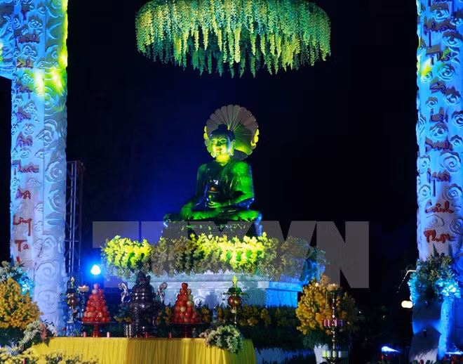 Ninh Binh accueille la statue du Bouddha de Jade pour la paix universelle ảnh 1