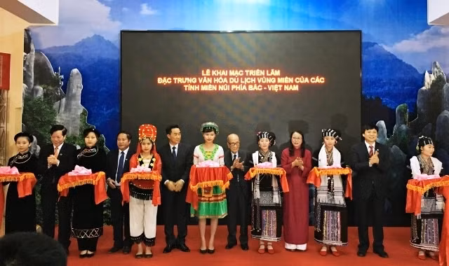 Découvrir la culture et les spécialités des montagnes du Nord à Hanoi ảnh 1