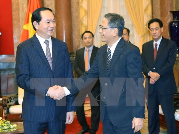 Le président Tran Dai Quang reçoit les ambassadeurs de Russie et du Japon ảnh 2