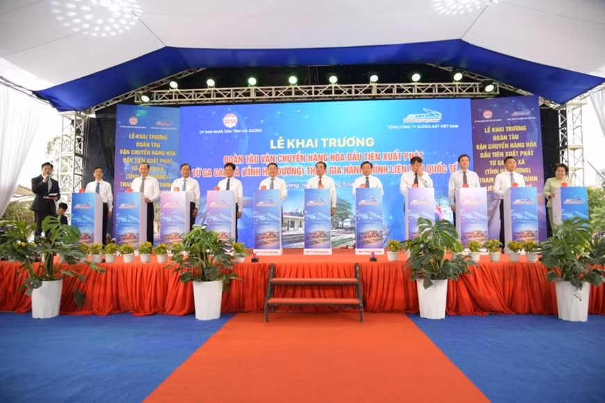 Commencement des activités de transport international à la gare de Cao Xa ảnh 1