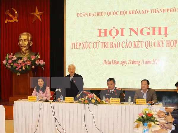 Le leader du PCV Nguyen Phu Trong à l’écoute des électeurs hanoïens ảnh 1