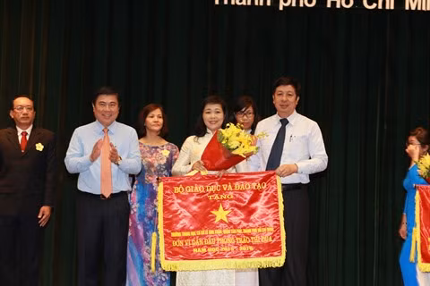Plus de 380 collectifs et enseignants de Hô Chi Minh-Ville à l’honneur ảnh 1