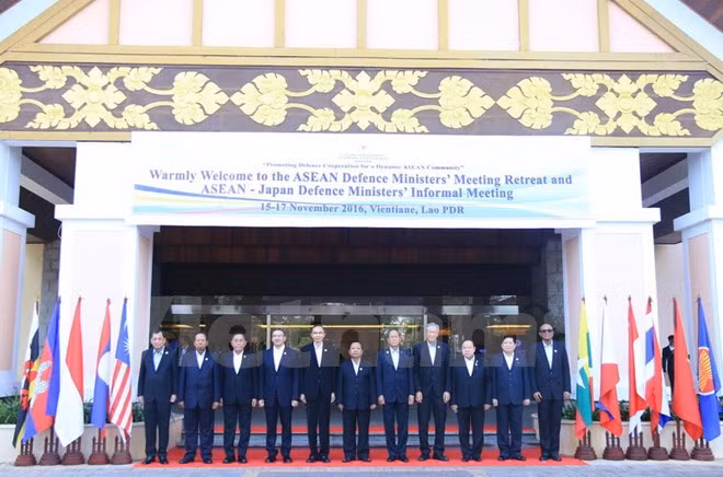 La coopération multiforme dans la défense contribue à consolider la solidarité de l'ASEAN ảnh 1
