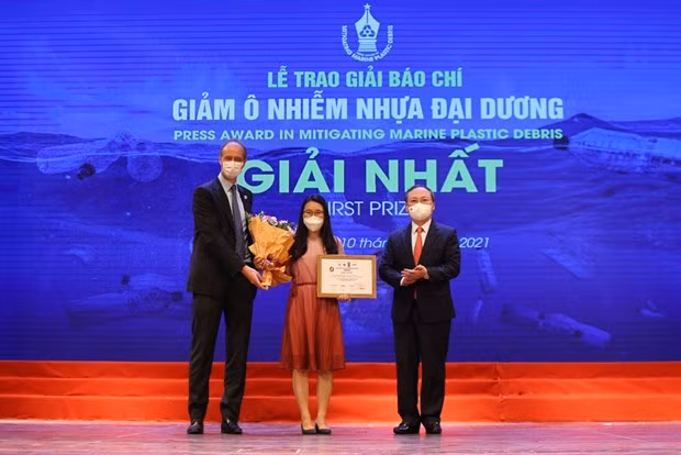 Un prix de presse encourage la réduction des débris plastiques marins ảnh 1