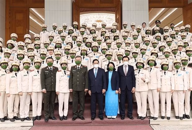 Le Premier ministre salue les contributions des policières ảnh 1