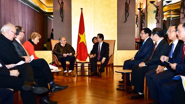 Le PM Nguyen Tan Dung rencontre le secrétaire général de l’Association d’amitié France-Vietnam ảnh 1