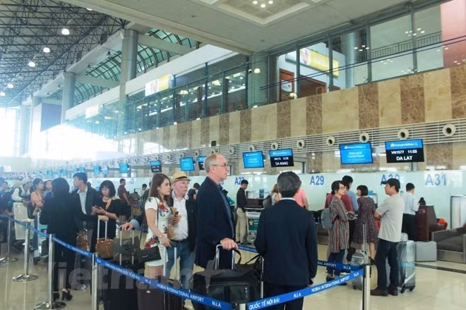 Les passagers transitant par les aéroports vietnamiens dépassent le cap des 100 millions ảnh 1