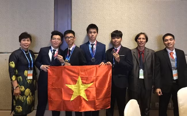 Le Vietnam primé aux Olympiades internationales d’astronomie et d’astrophysique 2018 ảnh 1