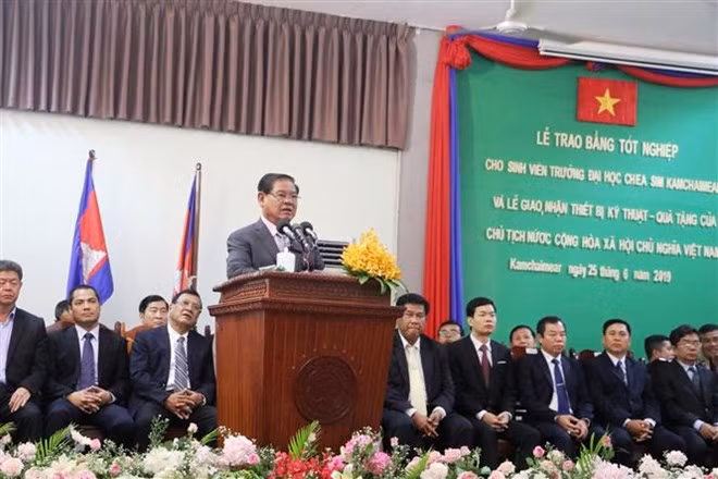 Le Cambodge remercie le Vietnam pour son soutien au secteur de l’éducation ảnh 1