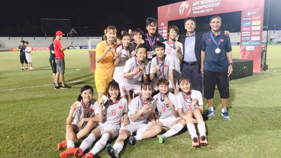 Le Premier ministre félicite la victoire de l’équipe de football féminin ảnh 2