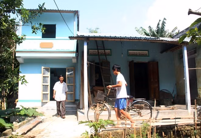 Maisons résistantes aux inondations construites pour plus de 780 familles pauvres à Thanh Hoa ảnh 1