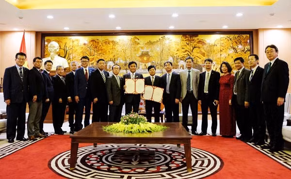 Vietnam-Japon : promotion de la coopération entre Hanoï et la préfecture de Fukuoka ảnh 1