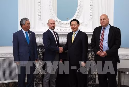 Le vice-PM Vuong Dinh Hue rencontre des entreprises américaines ảnh 1