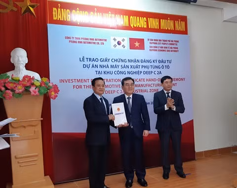 Hai Phong: remise de la licence d’investissement à Pyeong Hwa Automotive ảnh 1