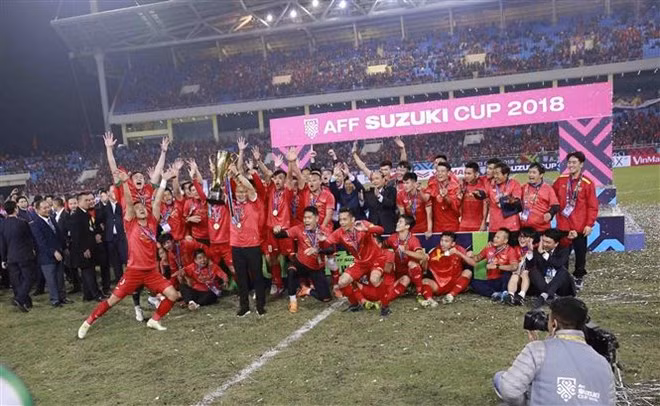 Football : le Vietnam conserve sa place dans le top 100 mondial ảnh 1