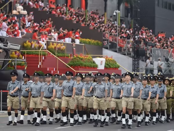 Le Premier ministre présent à la parade nationale de Singapour ảnh 1
