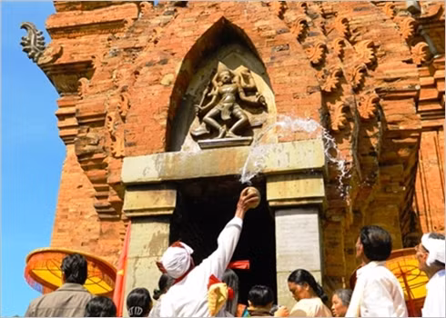 Ninh Thuân : la cérémonie de sollicitation de la tranquillité des Cham ảnh 2