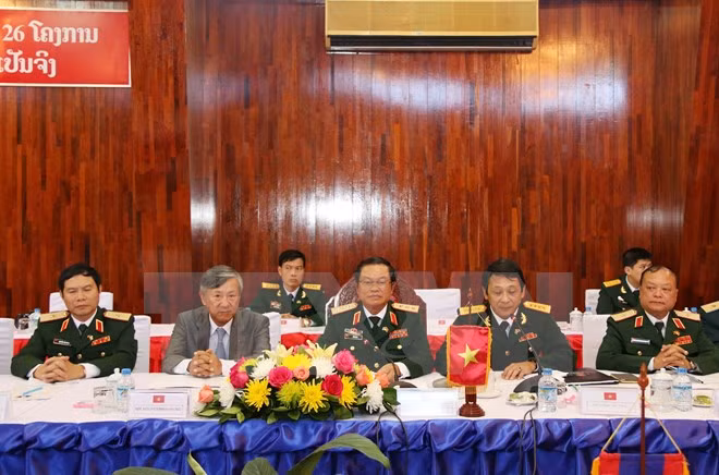 Vietnam et Laos applaudissent les résultats de la coopération dans la défense ảnh 1