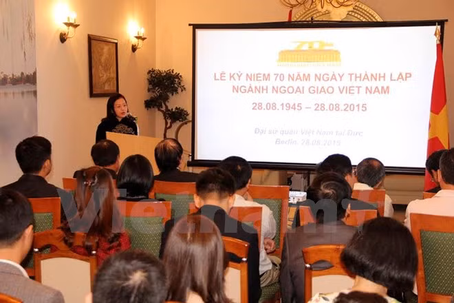 Les 70 ans de la diplomatie du Vietnam célébrés dans plusieurs pays ảnh 1