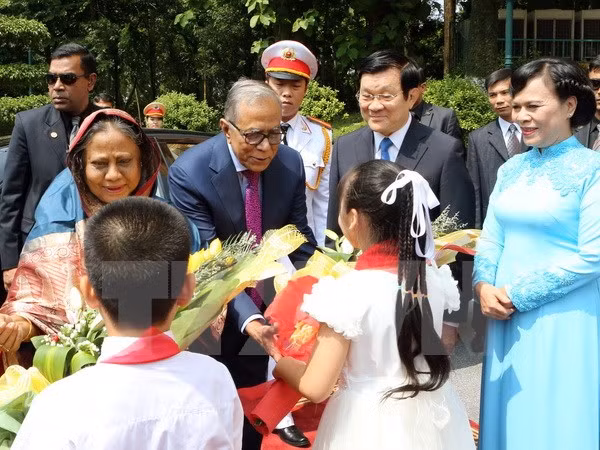 Le président bangladais termine sa visite d'Etat au Vietnam ảnh 1