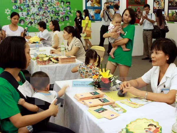 Mettre en oeuvre un livret de santé des mères et des enfants ảnh 1