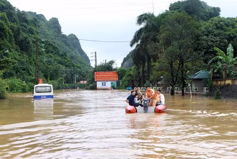 Crues : soutien aux sinistrés de Quang Ninh et de Dien Bien ảnh 1