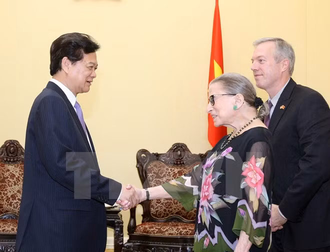 Le PM Nguyen Tan Dung reçoit la juge de la Cour suprême des Etats-Unis ảnh 1