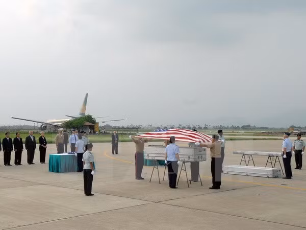 Hanoï : remise des restes de soldats américains portés disparus au Vietnam ảnh 1