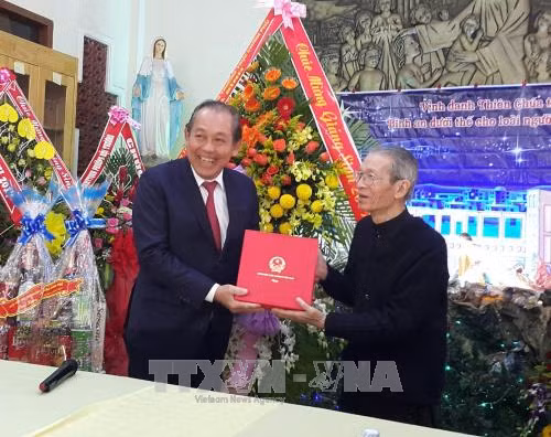 Des dirigeants formulent des vœux de Noël dans les Hauts Plateaux du Centre ảnh 1