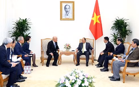 Le PM Nguyen Xuan Phuc reçoit un conseiller du Premier ministre japonais ảnh 1