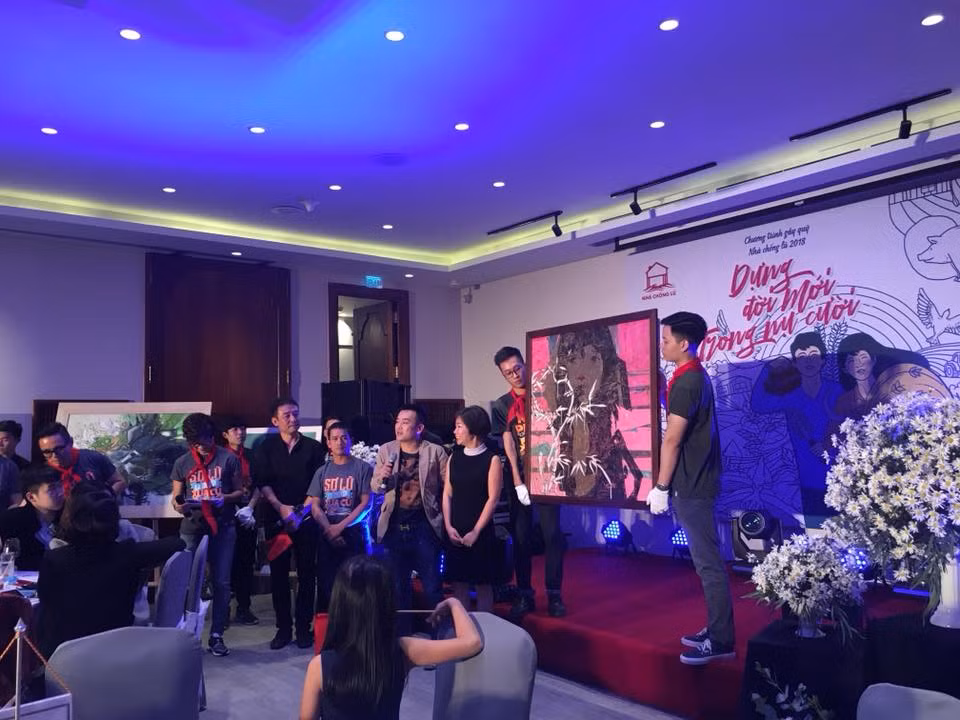 Hanoï : Soirée de collecte de fonds pour le projet « nha chong lu » ảnh 2