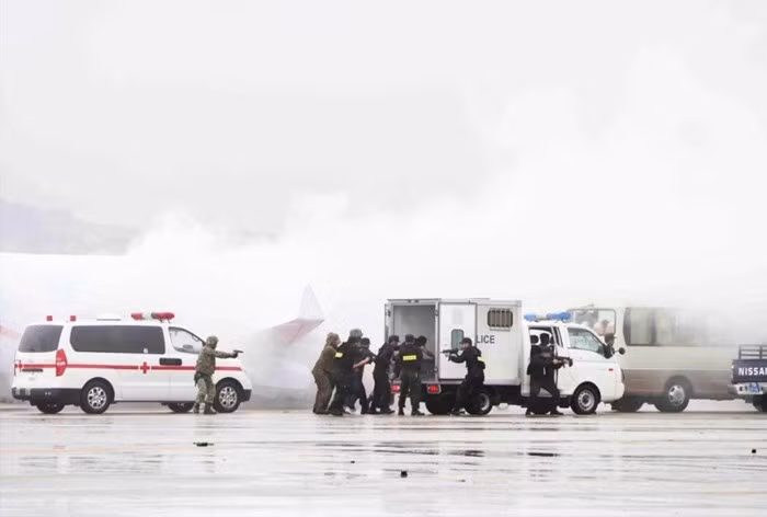 Khanh Hoa : un exercice antiterroriste à l’aéroport de Cam Ranh ảnh 1