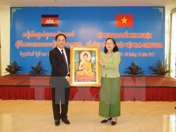 Une délégation du ministère cambodgien des Cultes et des Religions à Can Tho ảnh 1