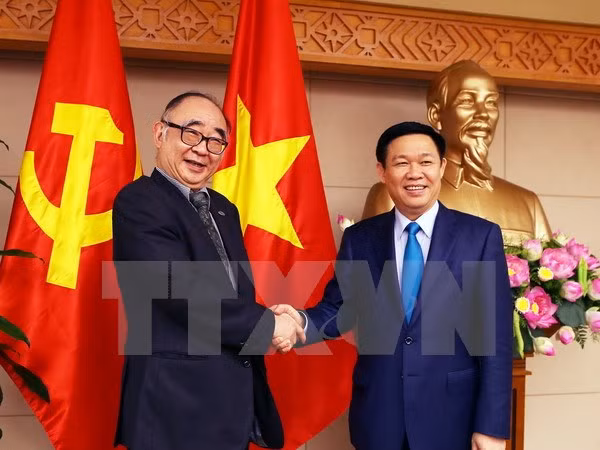 Le vice-PM Vuong Dinh Hue reçoit une délégation de l’ERIA ảnh 1