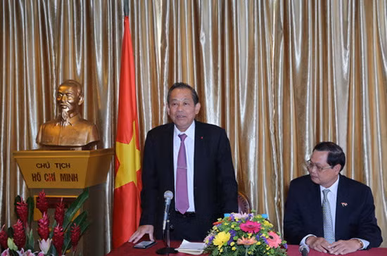 Le vice-PM Truong Hoà Binh salue le rôle de la communauté vietnamienne à Singapour ảnh 1