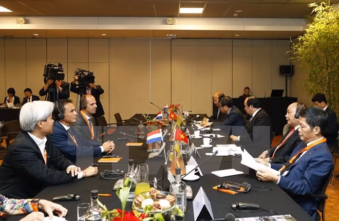 Le PM Nguyên Xuân Phuc rencontre des géants économiques néerlandais ảnh 2